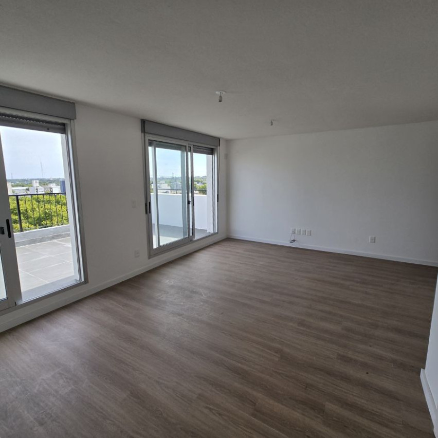 Apartamento ID.169 - Alquiler apartamento penthouse Centro 2 dormitorios a estrenar con opción a arrendar hasta 2 garajes.