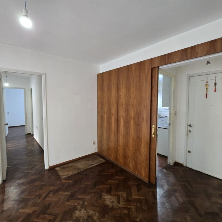 Apartamento ID.104 - Venta apartamento en Pocitos 3 dormitorios, 2 baños.