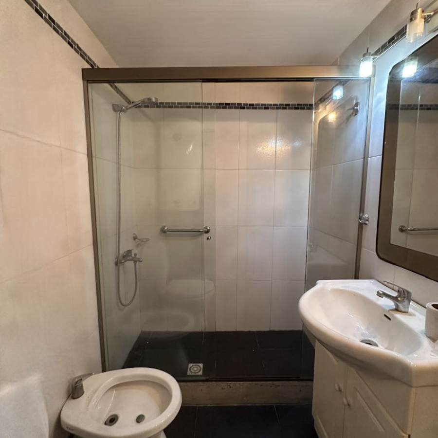 Apartamento ID.221 - Alquiler apartamento, 3 dormitorios y terraza, Centro.