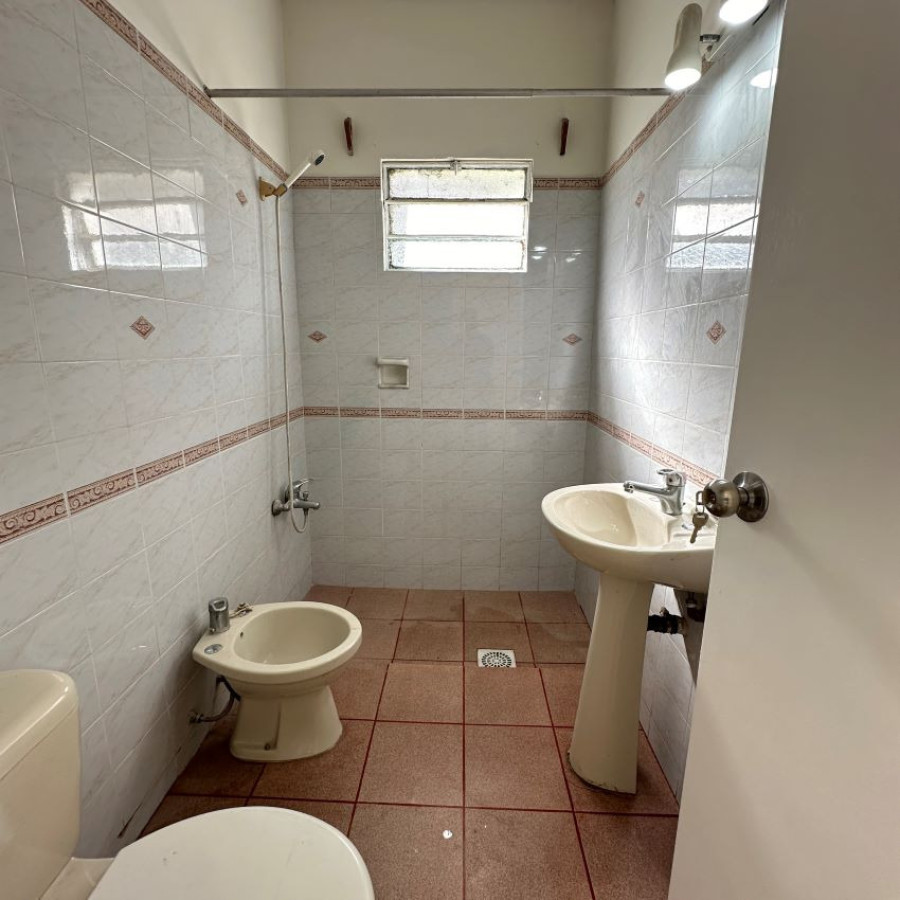 Apartamento ID.129 - Alquiler apartamento en Buceo 2 dormitorios con patio, sin gastos comunes.