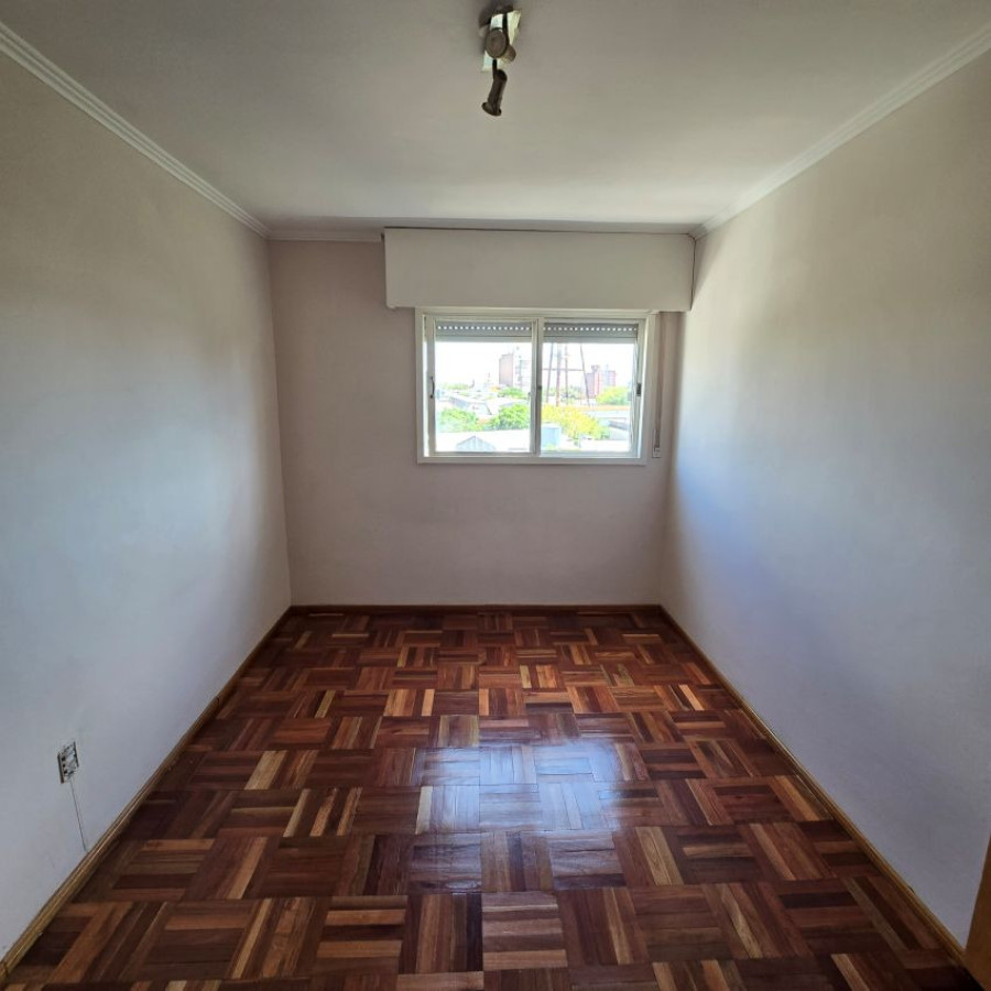 Apartamento ID.161 - Alquiler apartamento en Prado 3 dormitorios, baño, cocina definida y garaje opcional.