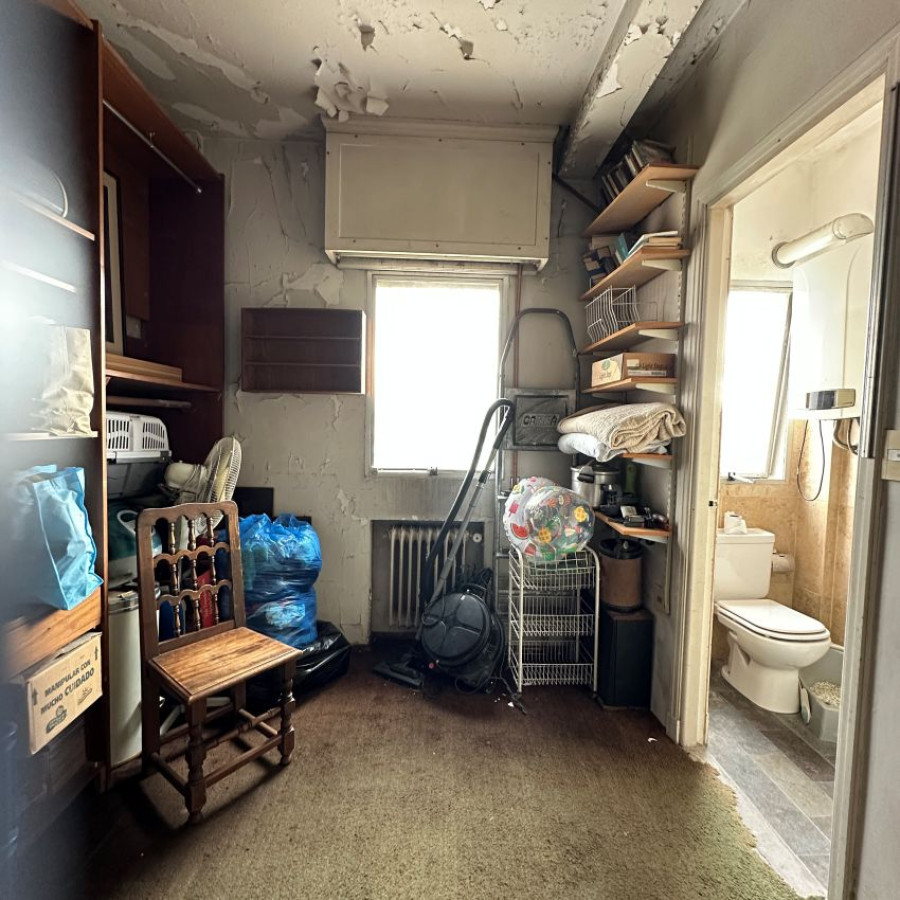 Apartamento ID.79 - Venta apartamento Barrio Sur 3 dormitorios, 2 baños y servicio.