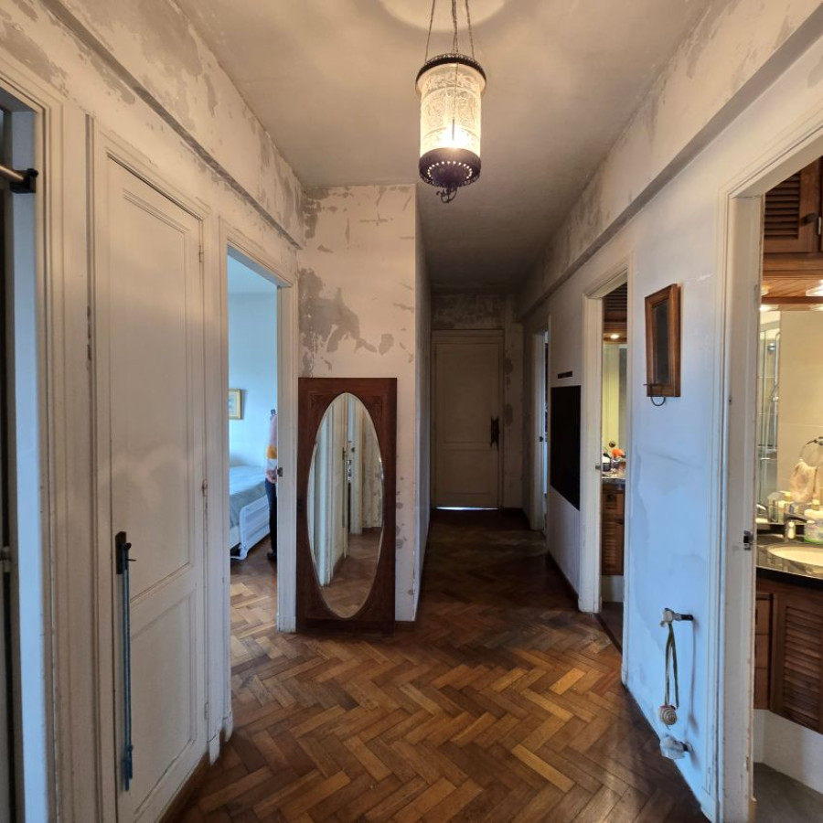 Apartamento ID.79 - Venta apartamento Barrio Sur 3 dormitorios, 2 baños y servicio.