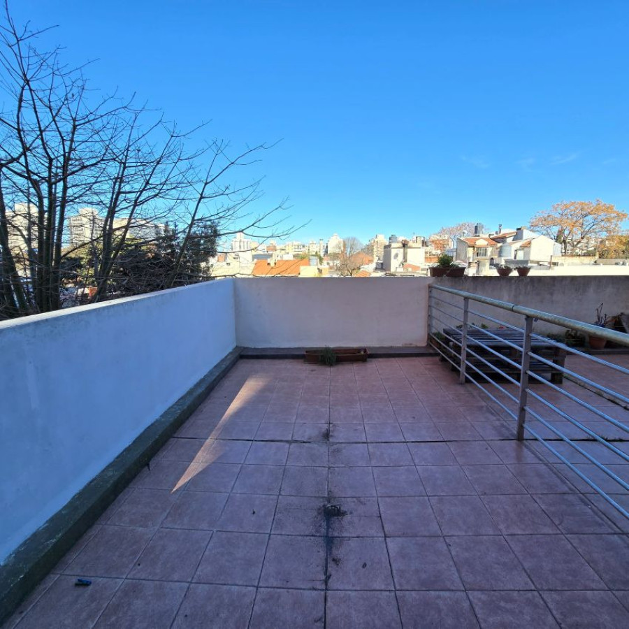 Apartamento ID.105 - Alquiler Monoambiente en Pocitos con Patio Terraza opción garaje.