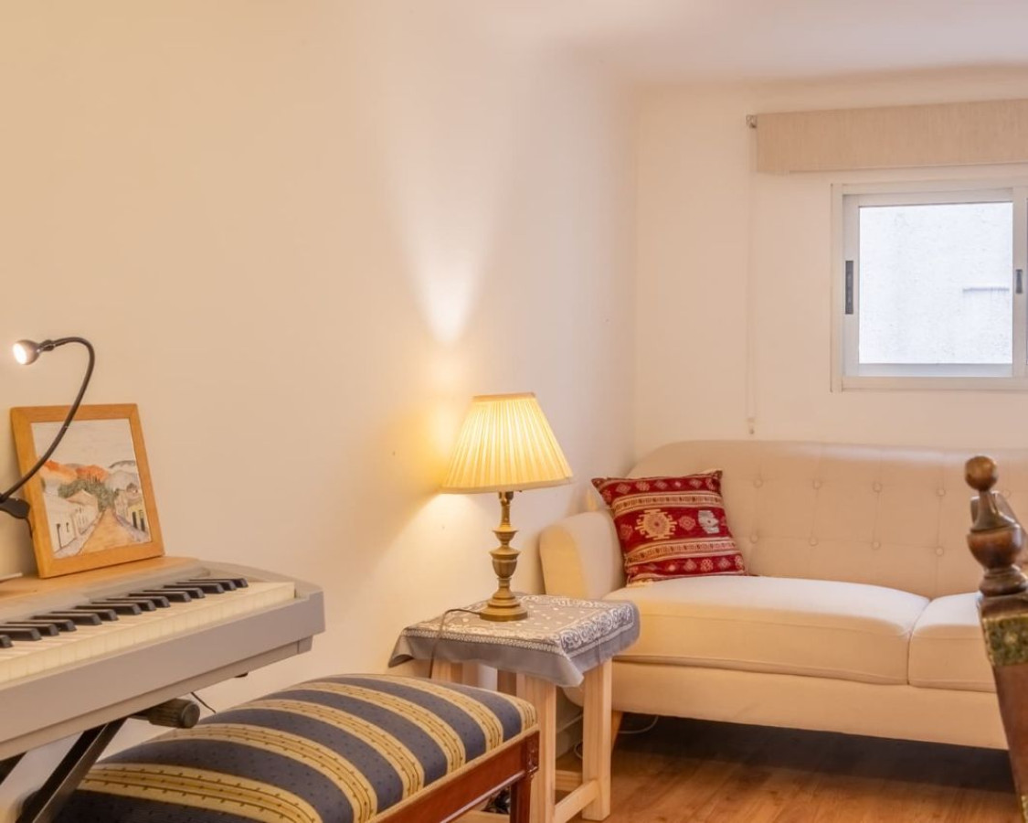 Apartamento ID.74 - Venta apartamento Ciudad Vieja 2 dormitorios, baño y monoambiente/oficina.
