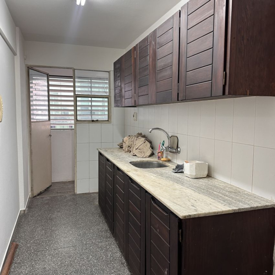 Apartamento ID.221 - Alquiler apartamento, 3 dormitorios y terraza, Centro.