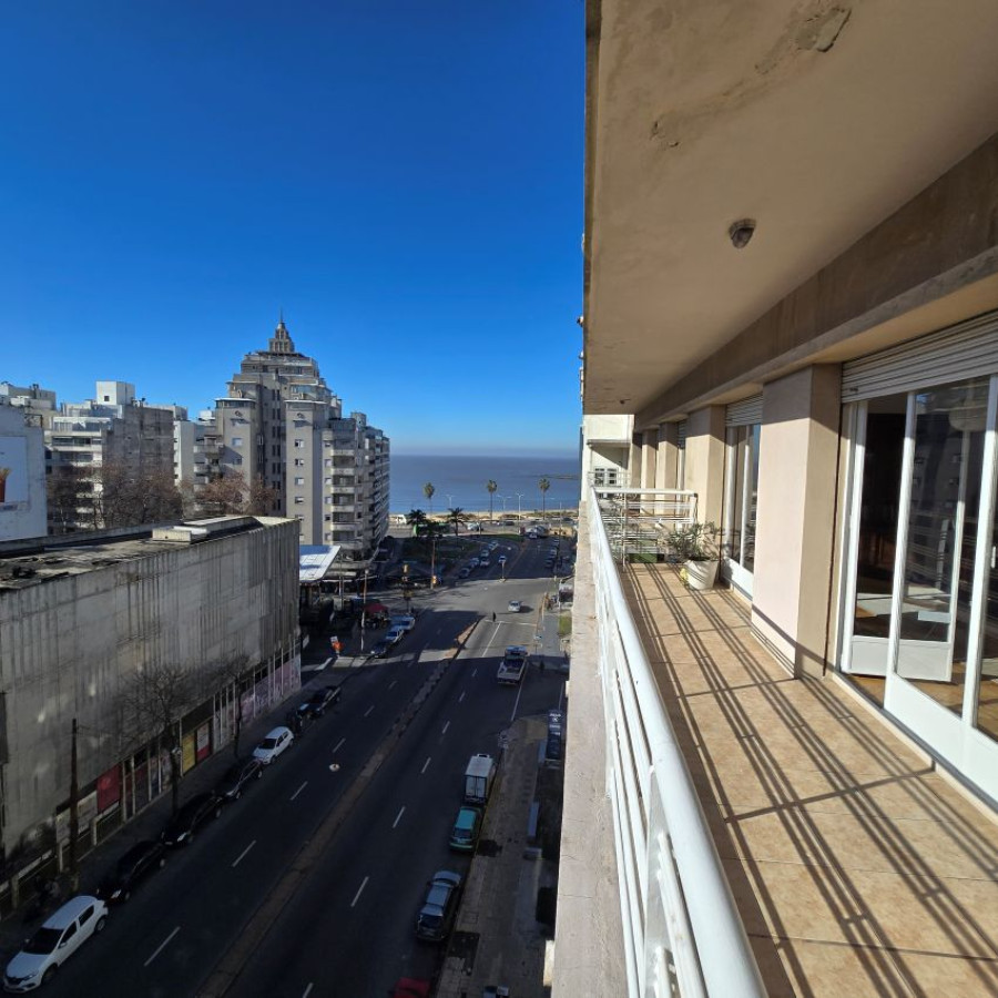 Apartamento ID.91 - Alquiler apartamento en Pocitos 3 dormitorios, 2 baños, servicio completo y garaje.