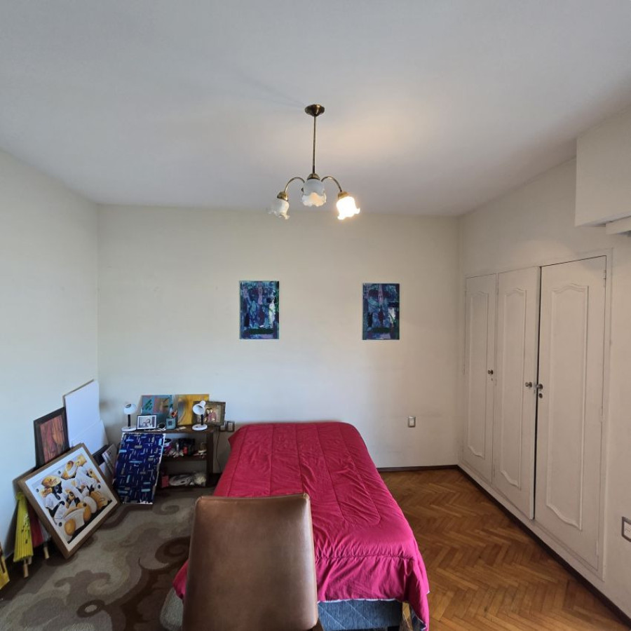 Apartamento ID.175 - Alquiler apartamento en Pocitos frente al mar, 3 dormitorios, 2 baños, servicio y garaje.