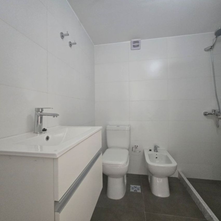 Apartamento ID.250 - Venta apartamento, un dormitorio y patio, Cordón.