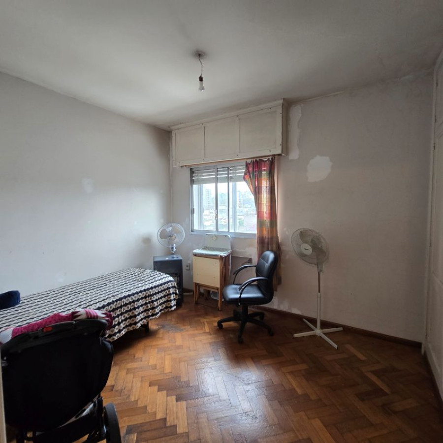 Apartamento ID.79 - Venta apartamento Barrio Sur 3 dormitorios, 2 baños y servicio.