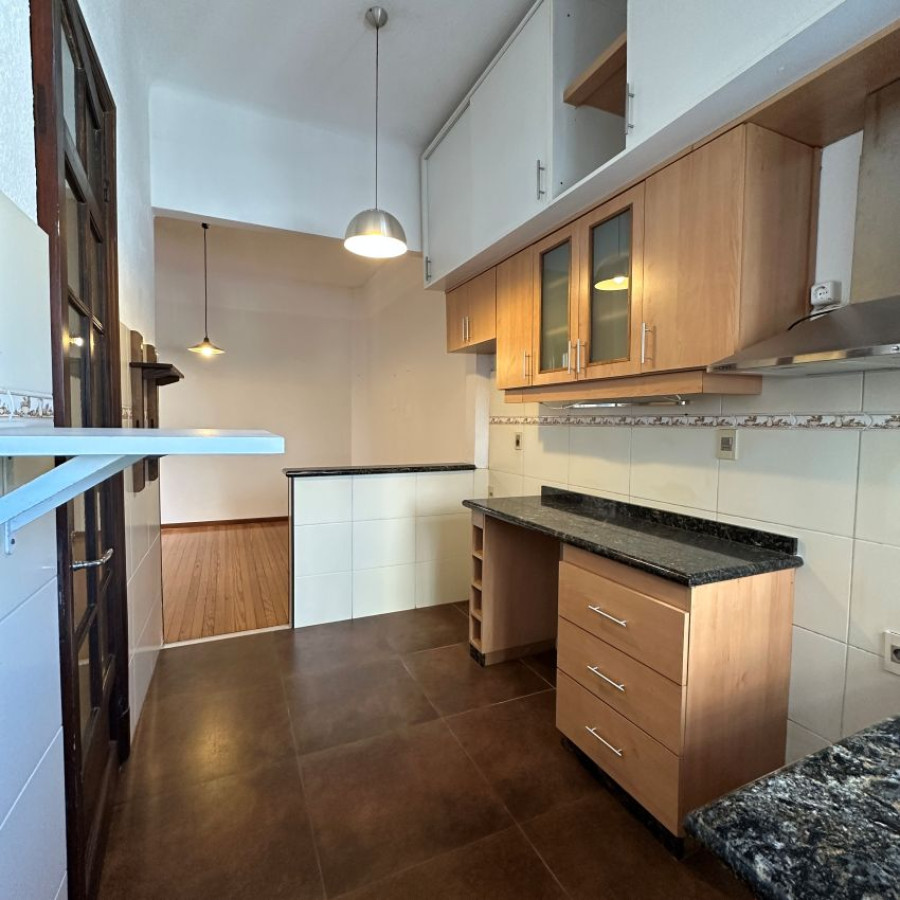 Apartamento ID.51 - Alquiler apartamento en Barrio Sur 2 dormitorios, 2 baños, vestidor y calefacción central.