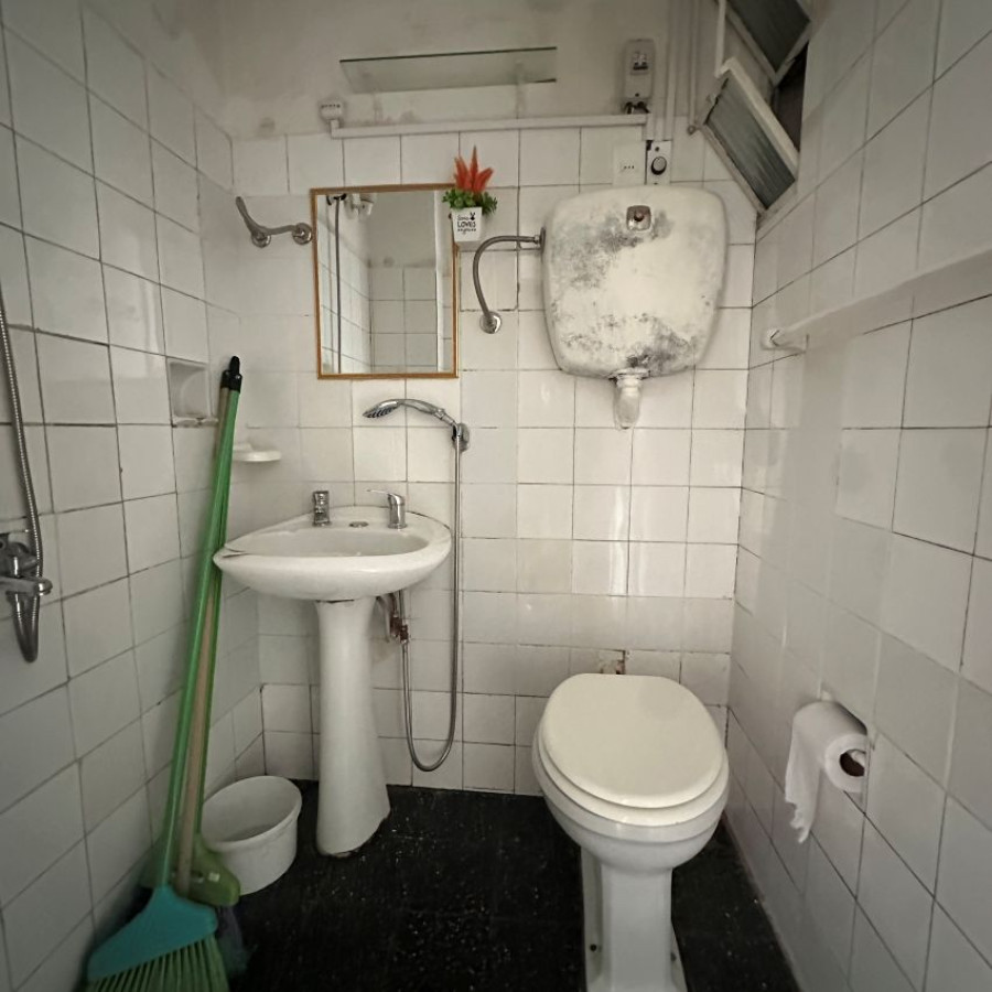 Apartamento ID.92 - A Alquilar Escritorio Oficina Local Consultorio Ciudad Vieja piso 1 con terraza al frente, gastos incl.