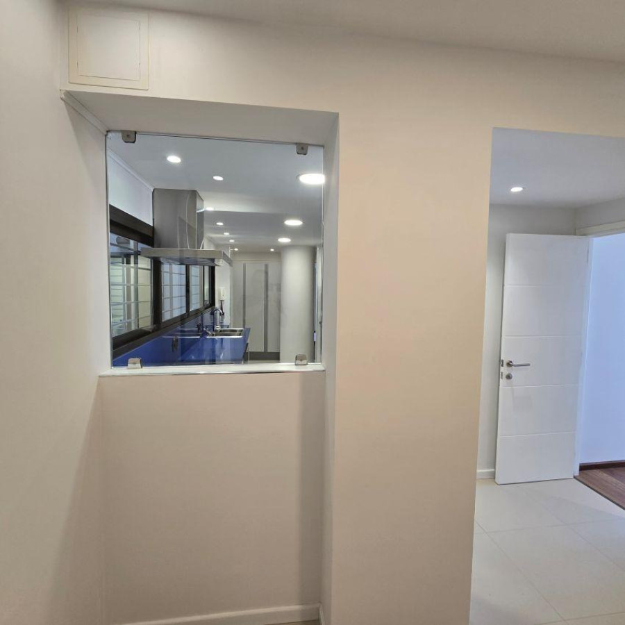 Apartamento ID.123 - Alquiler apartamento en Pocitos a estrenar, 3 dormitorios (una master suite), 3 baños, balcón, patio, garaje lugar fijo y pieza box adjunta.