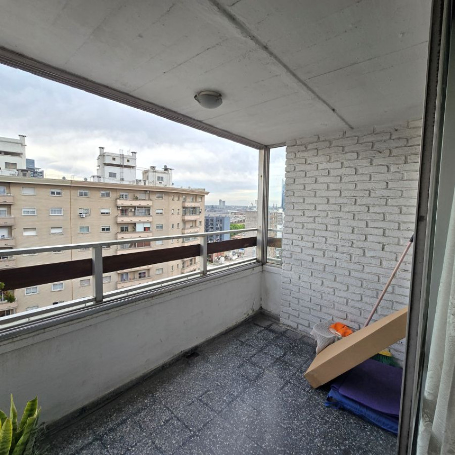 Apartamento ID.120 - Venta apartamento Centro 3 dormitorios, 2 baños y terraza al frente en piso 14.