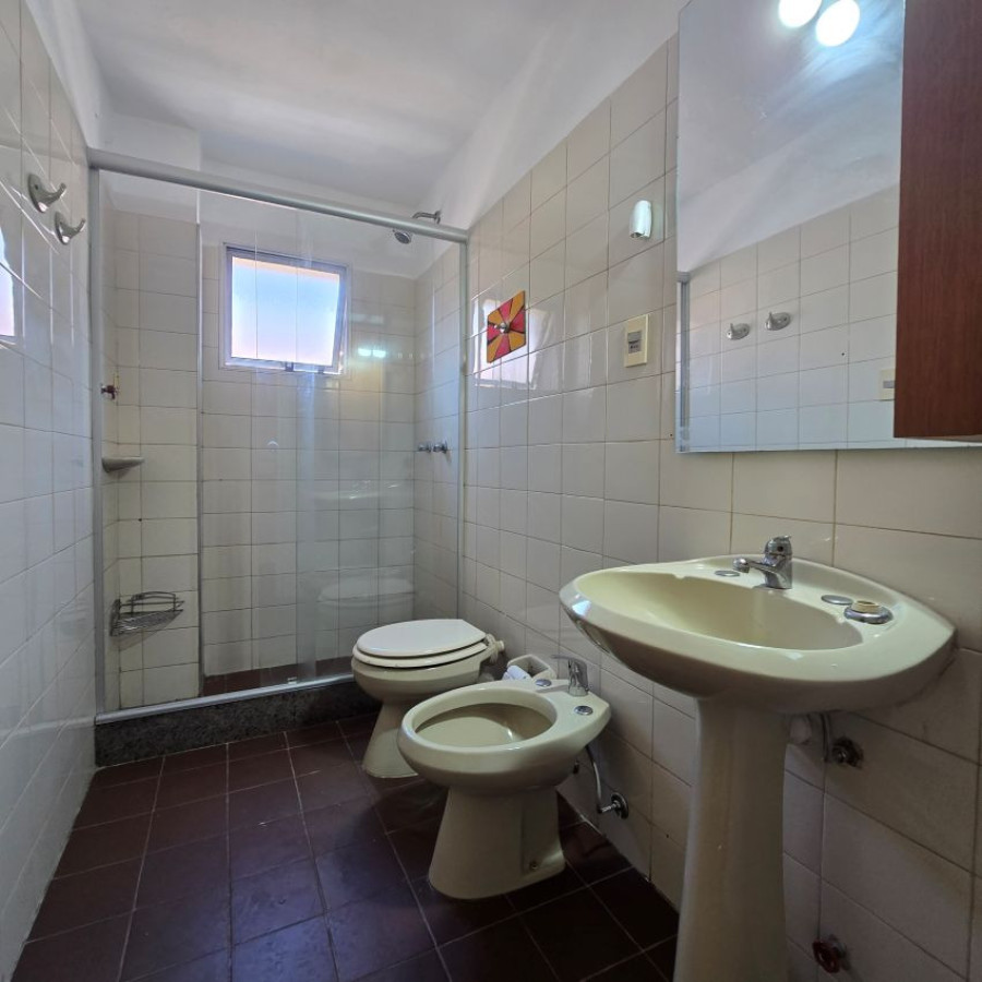 Apartamento ID.126 - Alquiler dúplex Parque Rodó 2 dormitorios con garaje