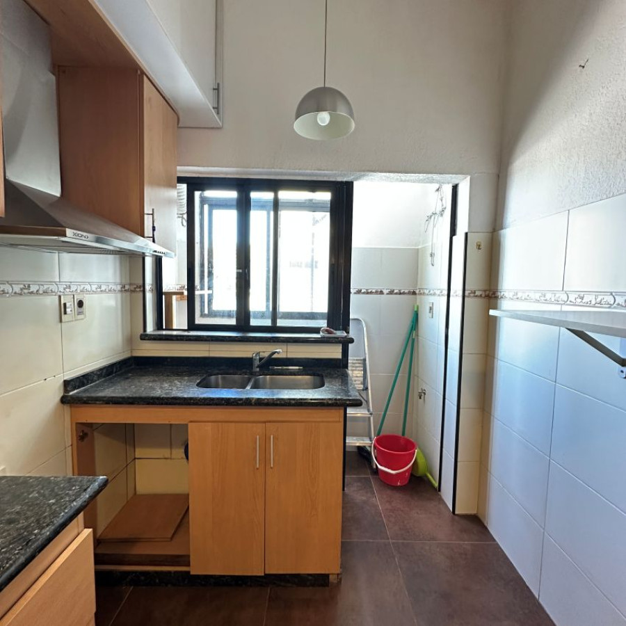 Apartamento ID.51 - Alquiler apartamento en Barrio Sur 2 dormitorios, 2 baños, vestidor y calefacción central.