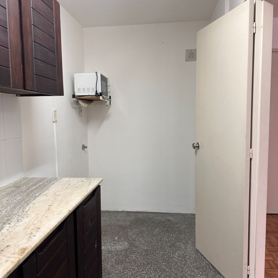 Apartamento ID.221 - Alquiler apartamento, 3 dormitorios y terraza, Centro.