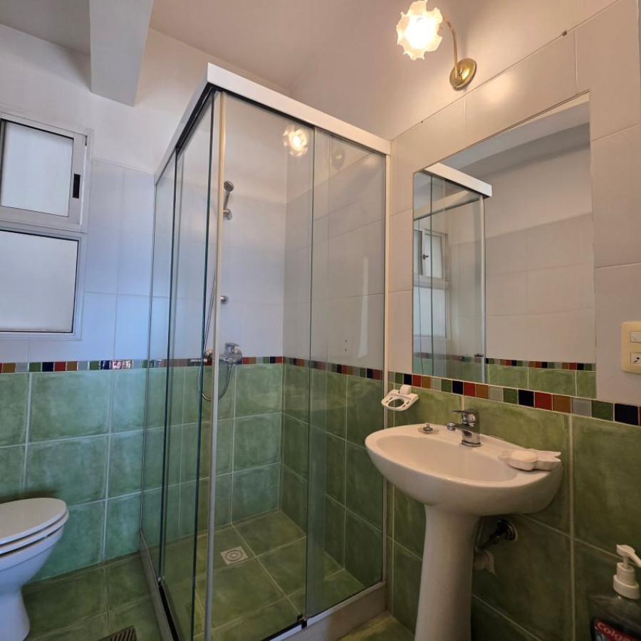 Apartamento ID.175 - Alquiler apartamento en Pocitos frente al mar, 3 dormitorios, 2 baños, servicio y garaje.