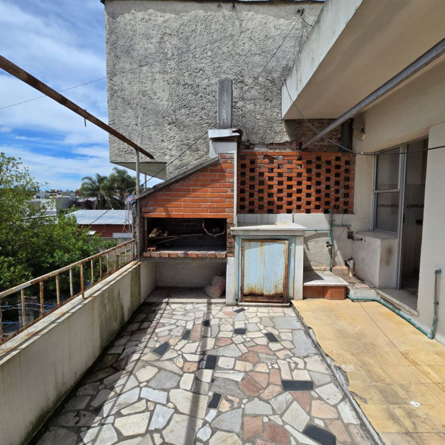 Apartamento ID.127 - Alquiler apartamento en Perez Castellano 2 dormitorios y terraza.