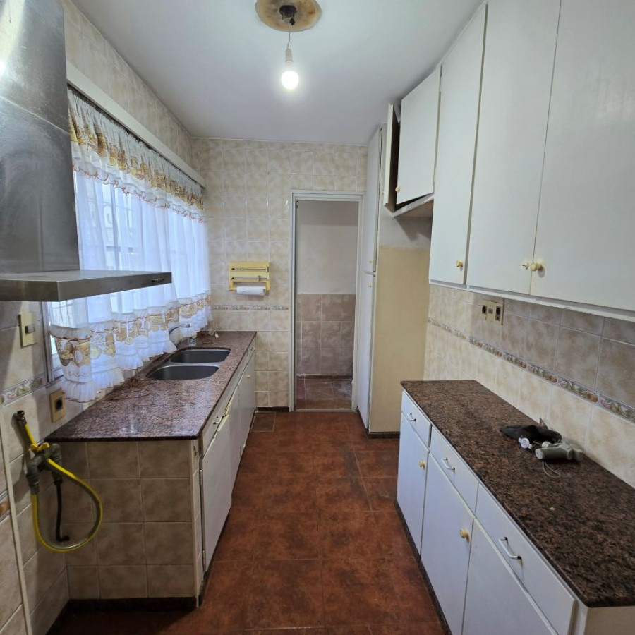 Apartamento ID.104 - Venta apartamento en Pocitos 3 dormitorios, 2 baños.