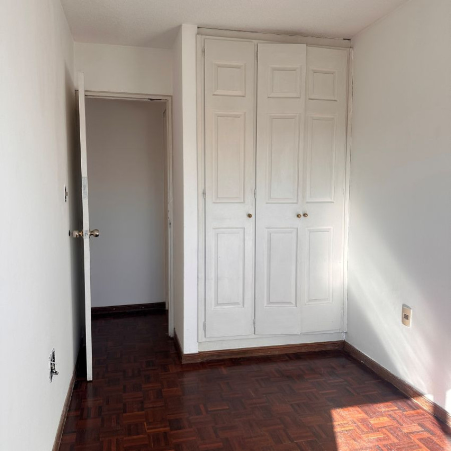 Apartamento ID.197 - Alquiler Apartamento 2 dormitorios en Pocitos con divisiones, balcón y garaje. 