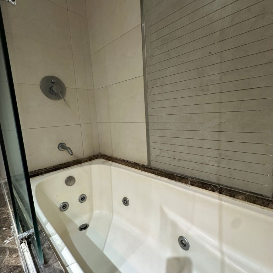 Apartamento ID.73 - Alquiler Exclusivo apartamento amueblado en Buceo 1 dormitorio piso 12 con garaje en edificio Diamantis Plaza.