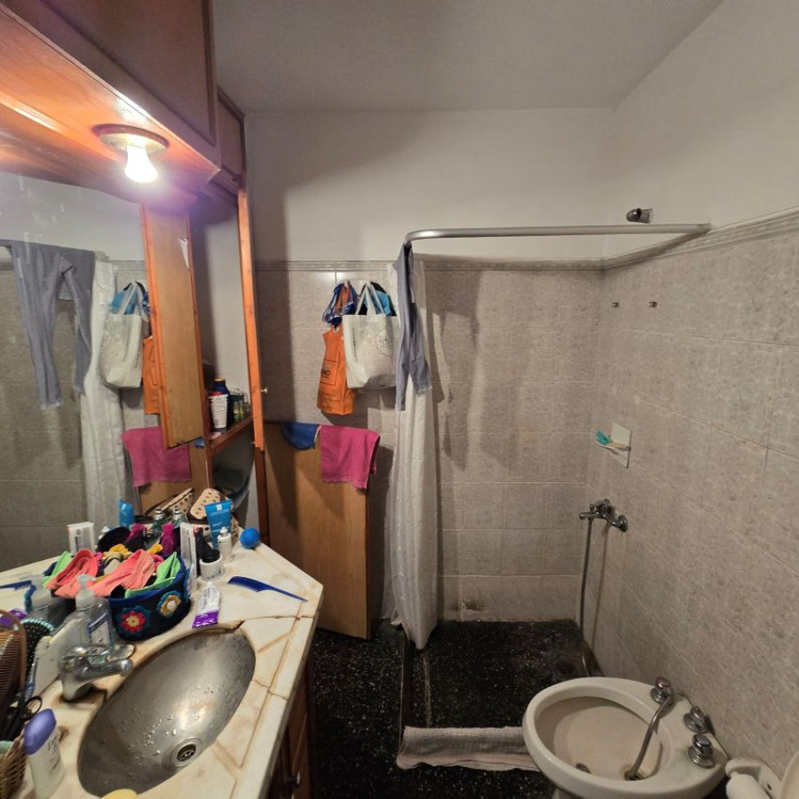 Apartamento ID.120 - Venta apartamento Centro 3 dormitorios, 2 baños y terraza al frente en piso 14.