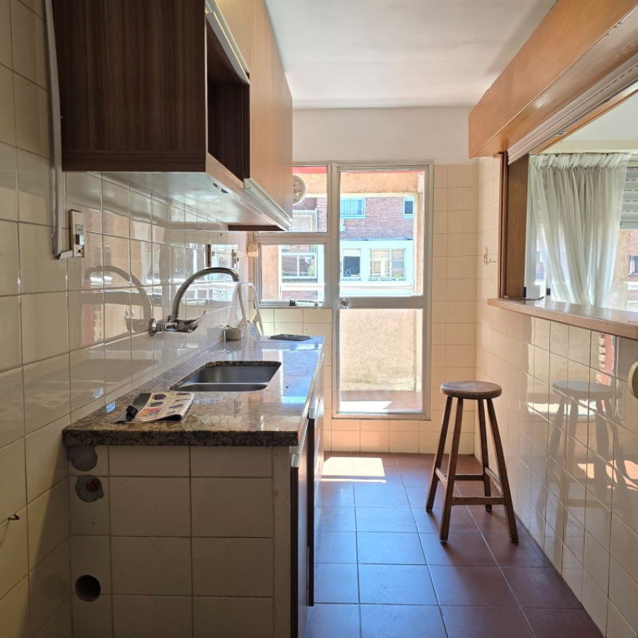 Apartamento ID.126 - Alquiler dúplex Parque Rodó 2 dormitorios con garaje