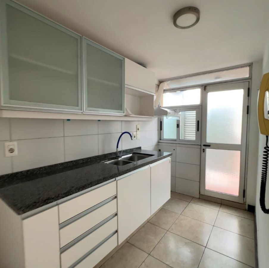 Apartamento ID.159 - Alquiler apartamento en Cordón Sur 1 dormitorio y medio, con balcón al frente.