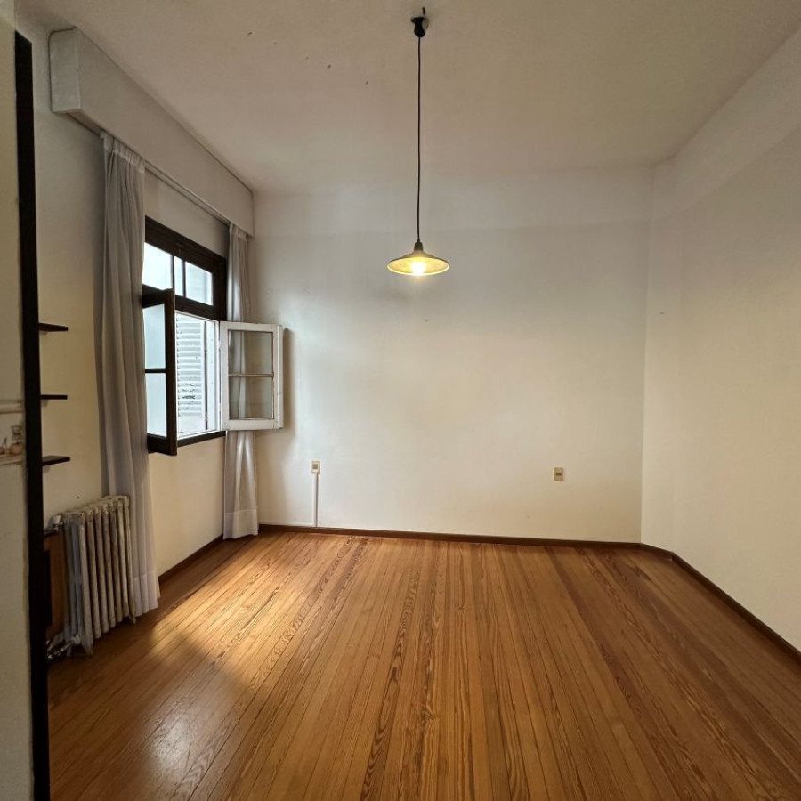 Apartamento ID.51 - Alquiler apartamento en Barrio Sur 2 dormitorios, 2 baños, vestidor y calefacción central.