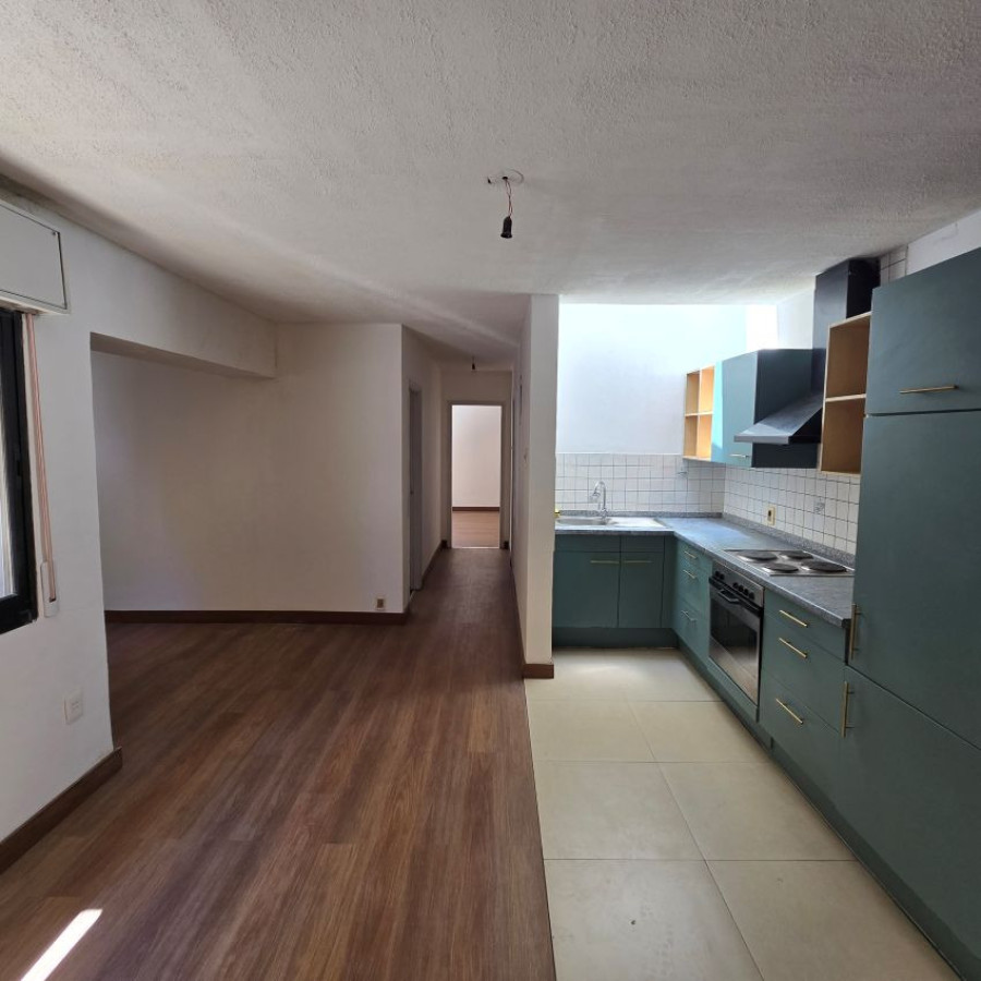 Apartamento ID.111 - Alquiler apartamento en Centro 2 dormitorios con terraza de uso exclusivo sin gastos comunes.