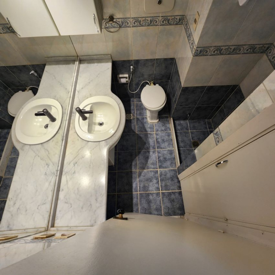 Apartamento ID.6 - Venta Apartamento En Pocitos 3 Dormitorios 2 Baños, Servicio Completo Con Barbacoa Y Piscina.