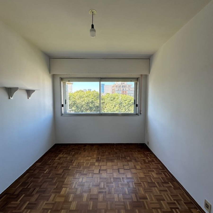 Apartamento ID.6 - Venta Apartamento En Pocitos 3 Dormitorios 2 Baños, Servicio Completo Con Barbacoa Y Piscina.