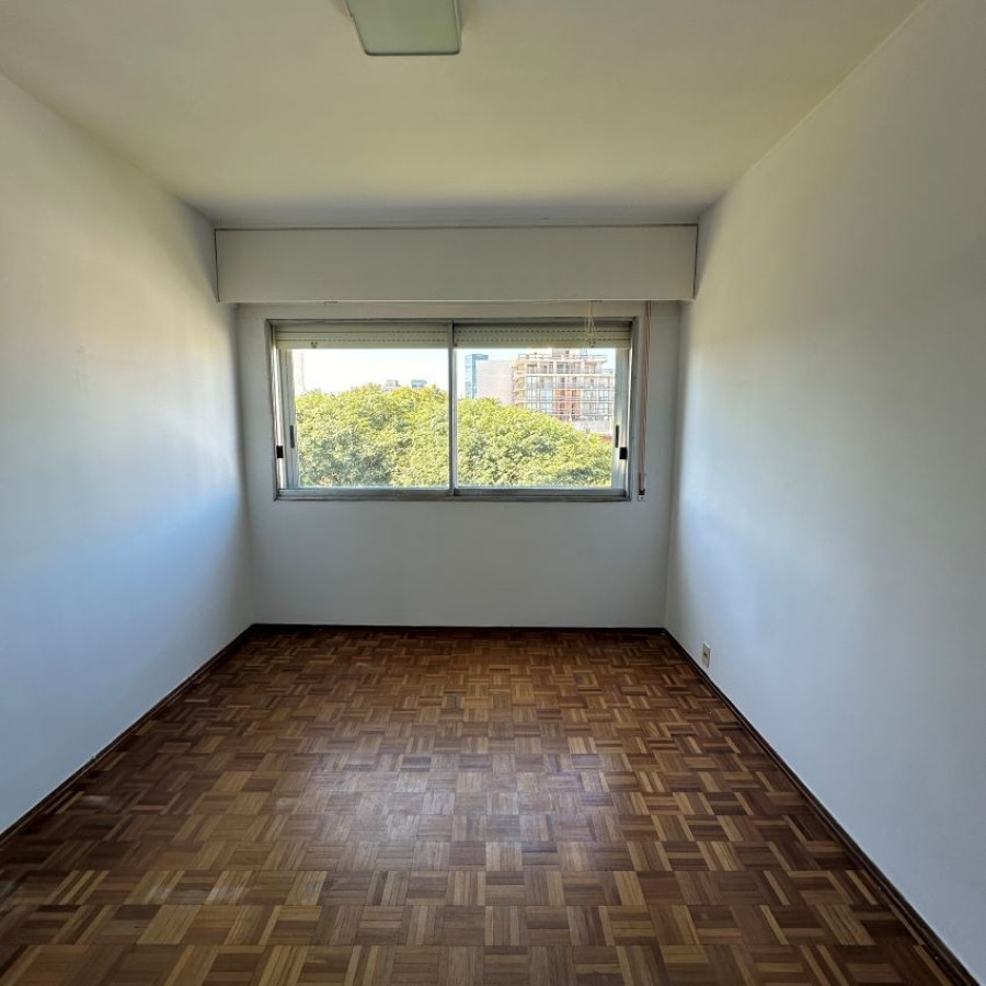 Apartamento ID.6 - Venta Apartamento En Pocitos 3 Dormitorios 2 Baños, Servicio Completo Con Barbacoa Y Piscina.