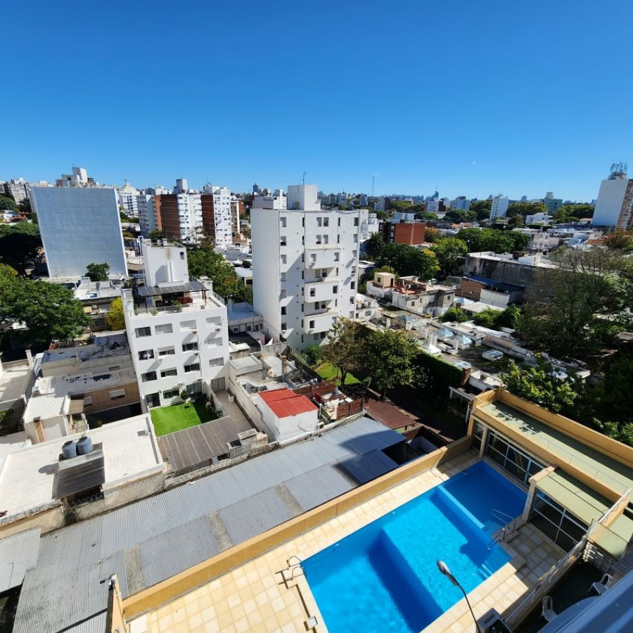 Apartamento ID.6 - Venta Apartamento En Pocitos 3 Dormitorios 2 Baños, Servicio Completo Con Barbacoa Y Piscina.