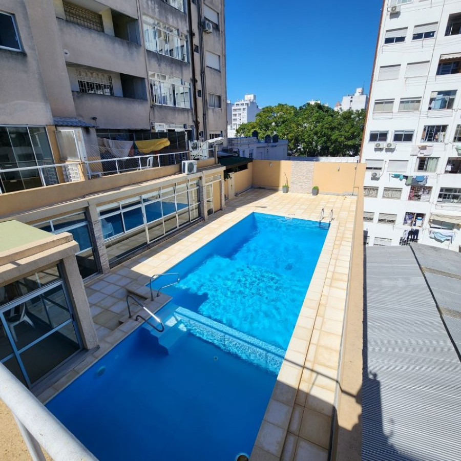 Apartamento ID.6 - Venta Apartamento En Pocitos 3 Dormitorios 2 Baños, Servicio Completo Con Barbacoa Y Piscina.