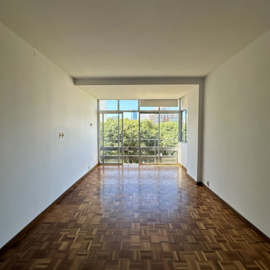 Apartamento ID.6 - Venta Apartamento En Pocitos 3 Dormitorios 2 Baños, Servicio Completo Con Barbacoa Y Piscina.