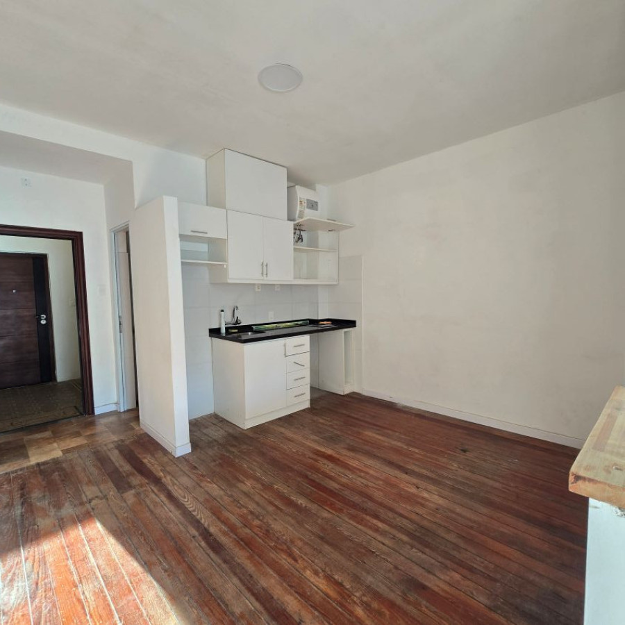 Apartamento ID.145 - Alquiler apartamento en Barrio Sur 1 dormitorio y bajos gastos comunes.
