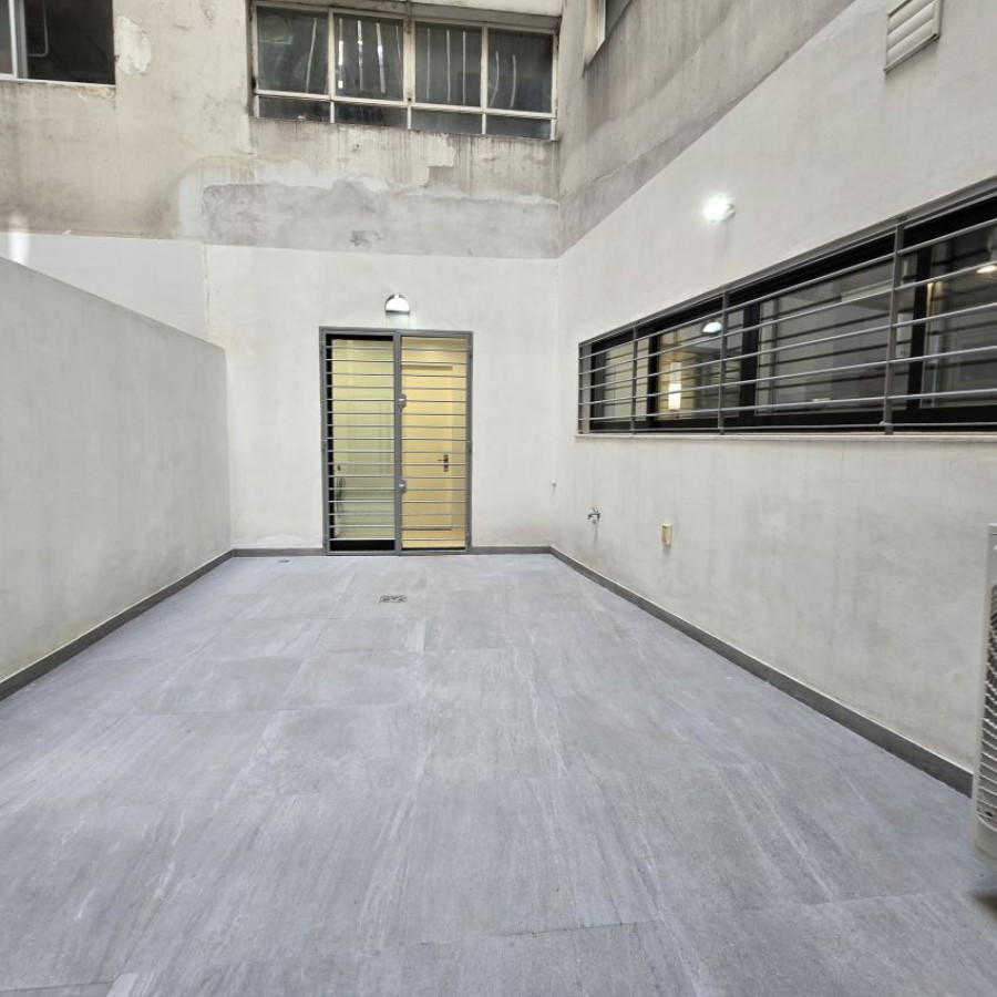 Apartamento ID.123 - Alquiler apartamento en Pocitos a estrenar, 3 dormitorios (una master suite), 3 baños, balcón, patio, garaje lugar fijo y pieza box adjunta.