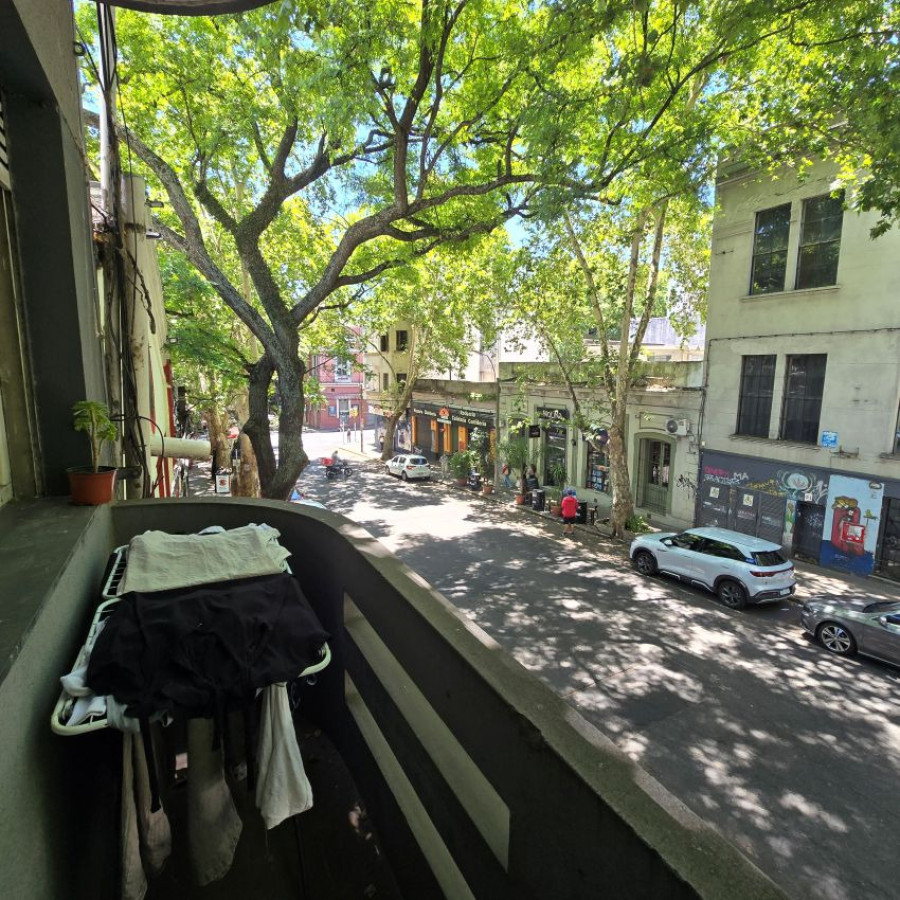 Apartamento ID.153 - Alquiler Apartamento en zona Centro, 3 dormitorios, baño y balcón