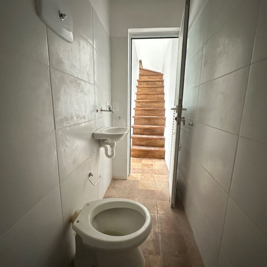 Apartamento ID.179 - Alquiler Apartamento Duplex 2 dormitorio con patio en Barrio Sur con bajos gastos comunes.