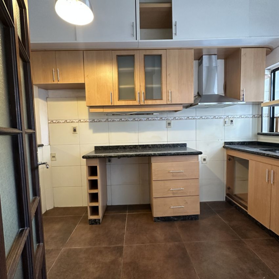Apartamento ID.51 - Alquiler apartamento en Barrio Sur 2 dormitorios, 2 baños, vestidor y calefacción central.