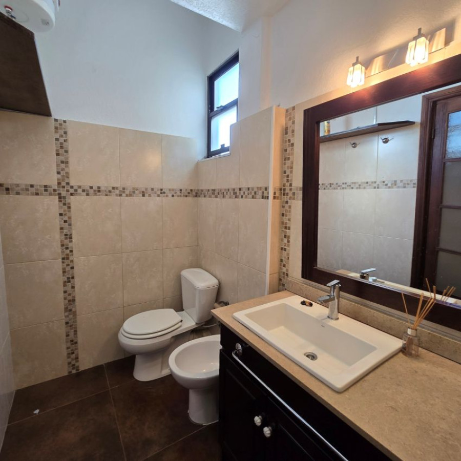 Apartamento ID.51 - Alquiler apartamento en Barrio Sur 2 dormitorios, 2 baños, vestidor y calefacción central.