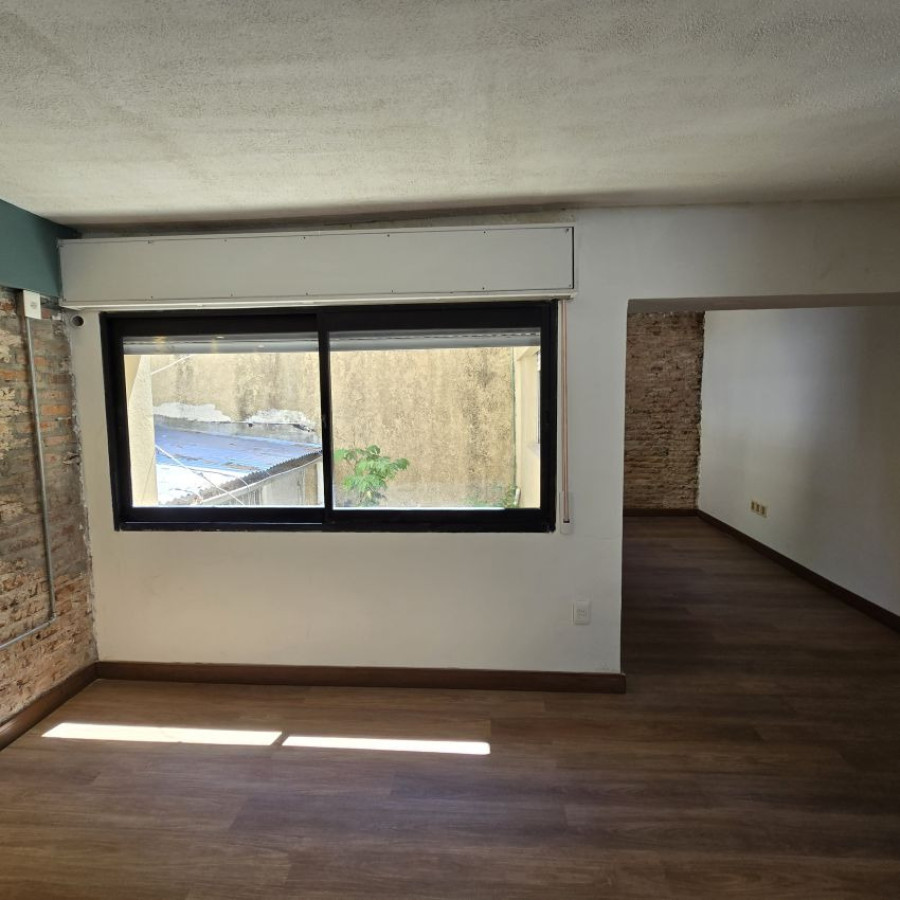 Apartamento ID.111 - Alquiler apartamento en Centro 2 dormitorios con terraza de uso exclusivo sin gastos comunes.