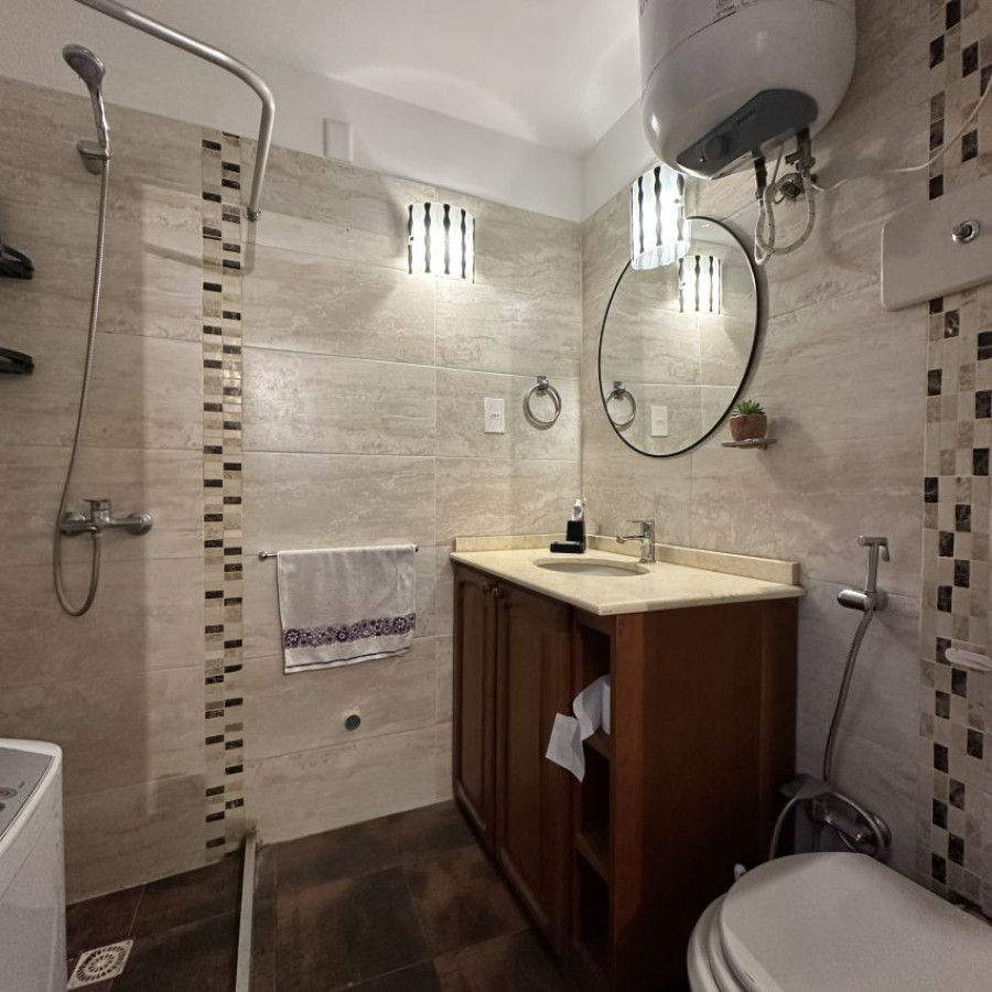 Apartamento ID.83 - Alquiler Centro 2 dormitorios piso 10 con gastos comunes y tributos incluidos.