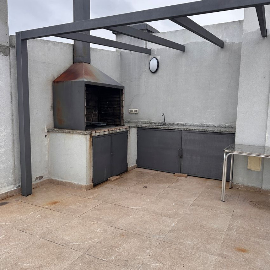 Apartamento ID.186 - Alquiler apartamento monoambiente semi amoblado en Punta Carretas piso 8 con gran terraza.