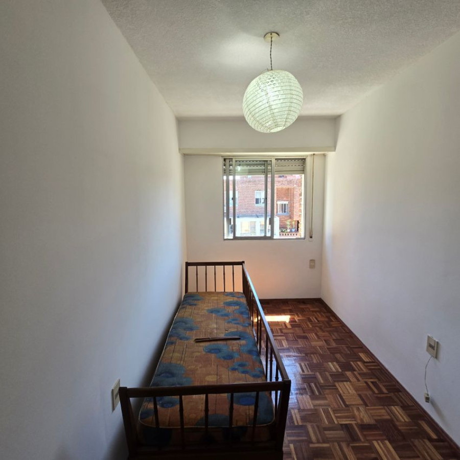 Apartamento ID.126 - Alquiler dúplex Parque Rodó 2 dormitorios con garaje