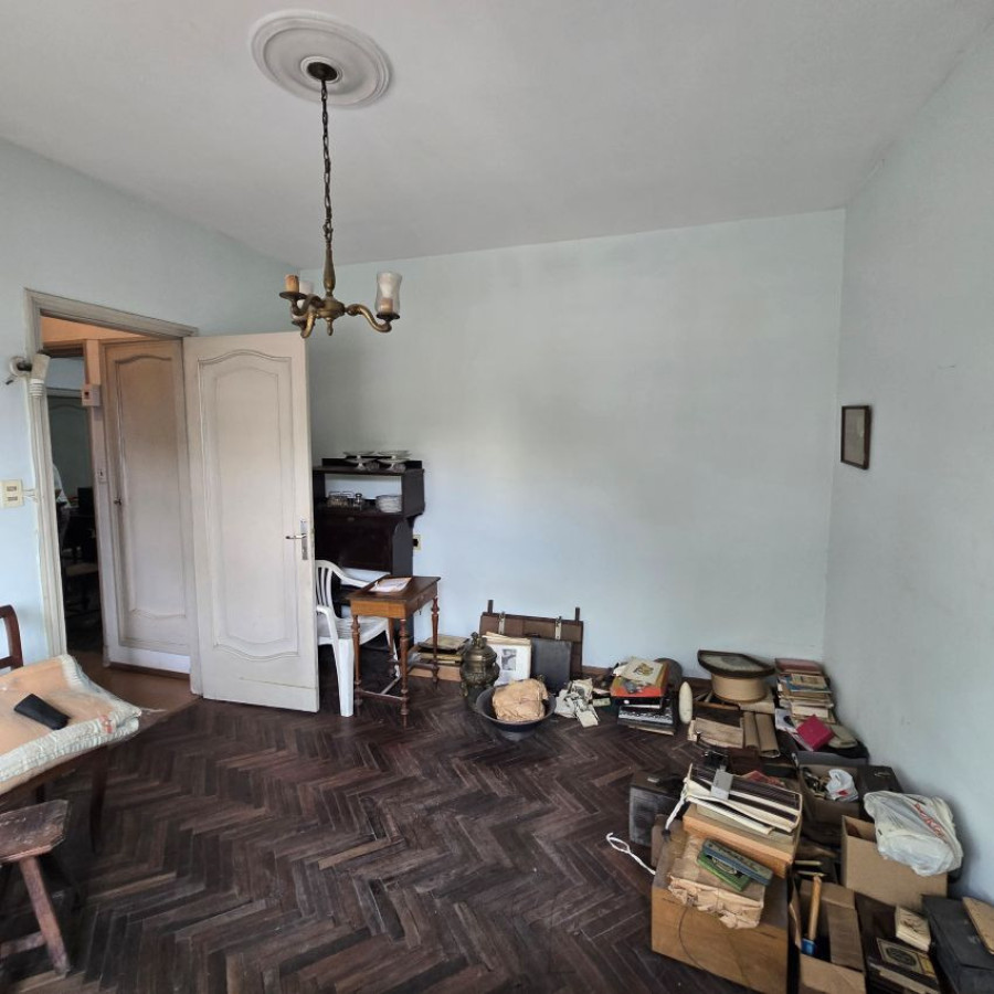 Apartamento ID.128 - Venta apartamento a reciclar Pocitos 3 dormitorios, 2 baños y garaje.