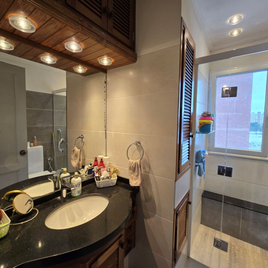 Apartamento ID.79 - Venta apartamento Barrio Sur 3 dormitorios, 2 baños y servicio.