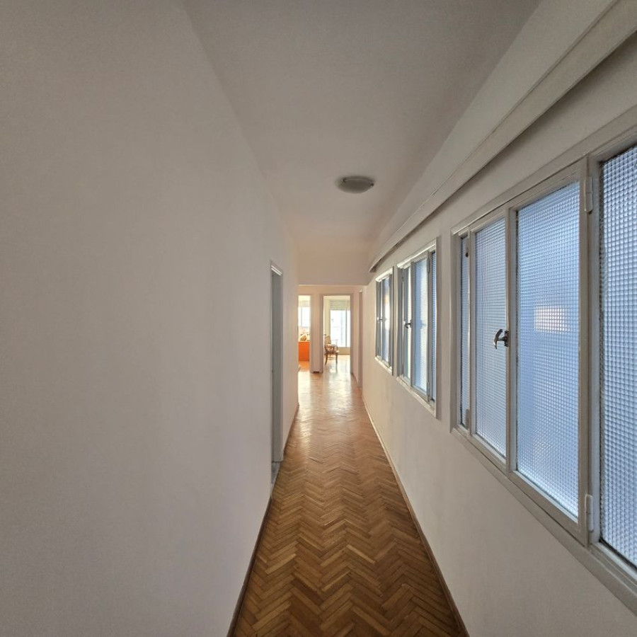 Apartamento ID.91 - Alquiler apartamento en Pocitos 3 dormitorios, 2 baños, servicio completo y garaje.